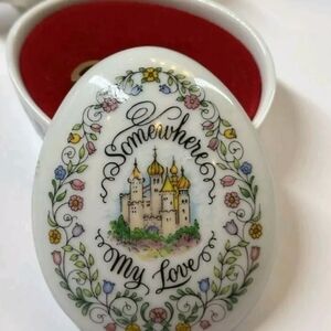 Vintage Estate Franklin Mint Porcelain Music Box 1984 Most Romantic Love Songs